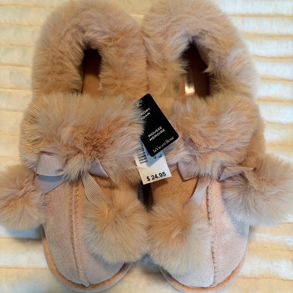 Plush Pom-Pom Women's Slip-On Slippers - Blush Pink. NWT